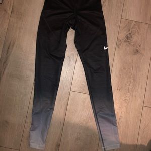Leggins noir et blanc nike pro, taille TP